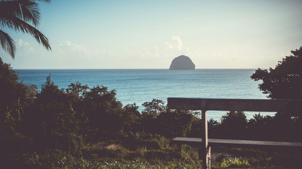 Comment fabriquer un banc de rangement pour une entrée étroite avec des matériaux écologiques?